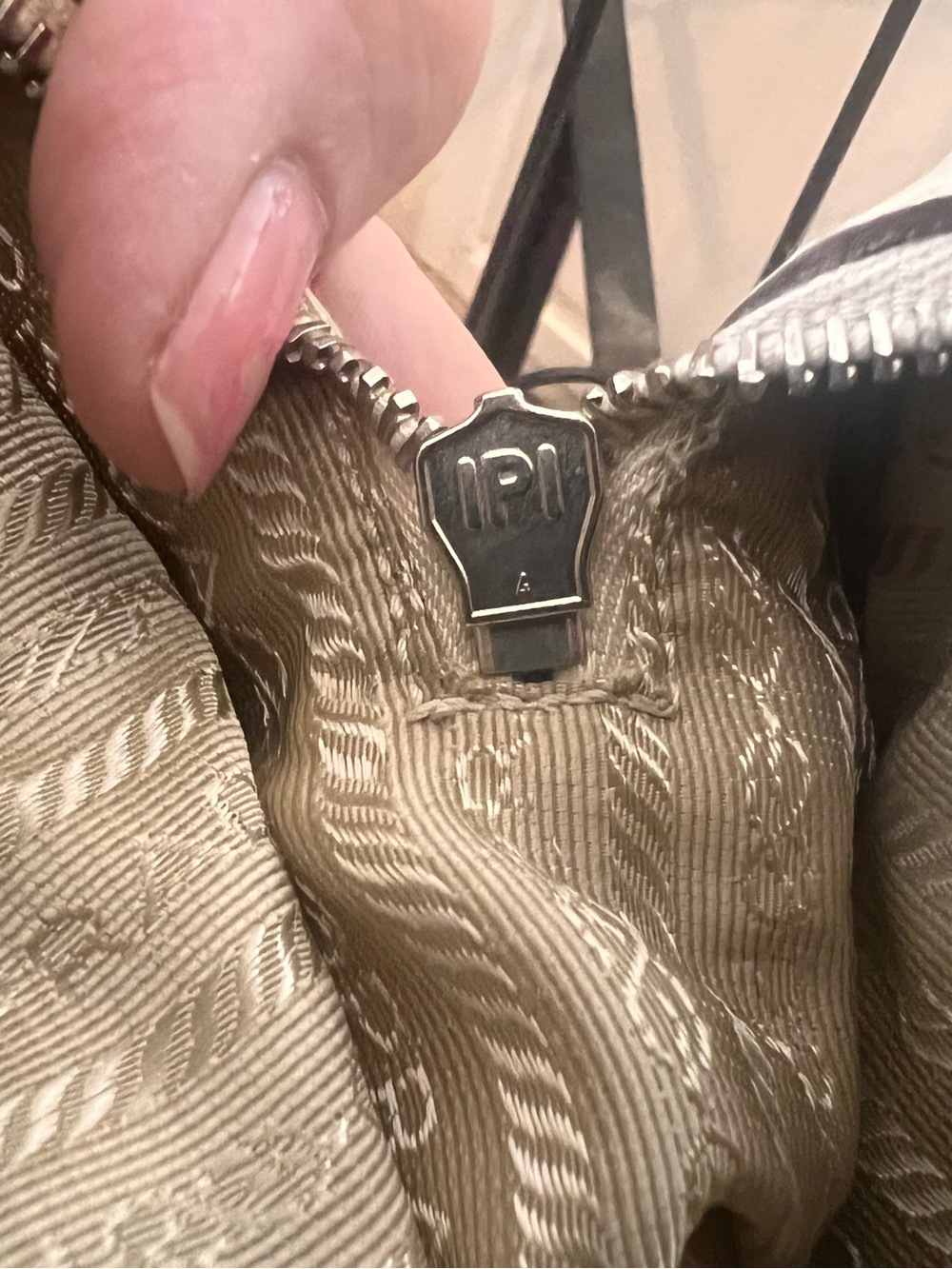 Title: 🌟 Vintage Y2K Prada Vitello Drive Perforated Bowling Bag - Authentic 🌟 - Picture 8 of 10